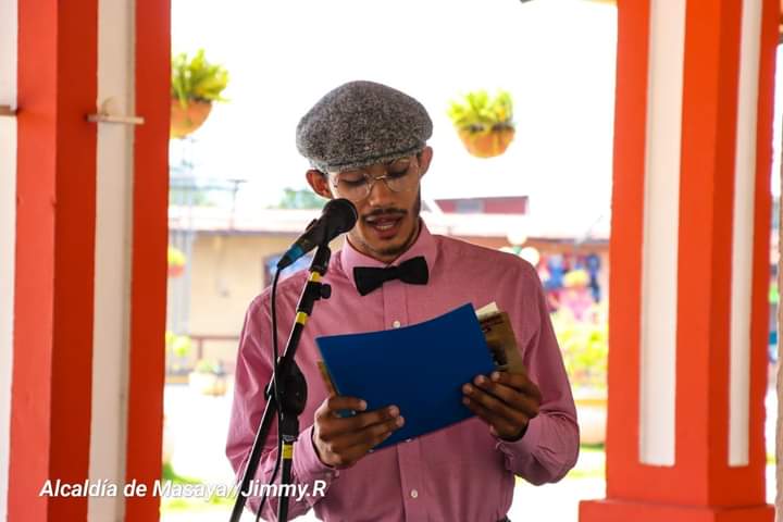Presentan en Masaya el libro "Temprano Resplandor" del poeta Carlos Martínez Rivas 