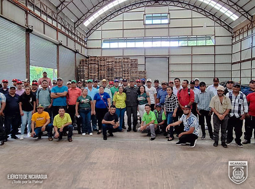 Productores cafetaleros de Jinotega sostienen reunión con el Sexto Comando Militar