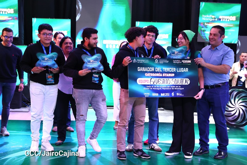 Hackathon Nicaragua EntornOS 2024 premia a los ganadores de la octava edición
