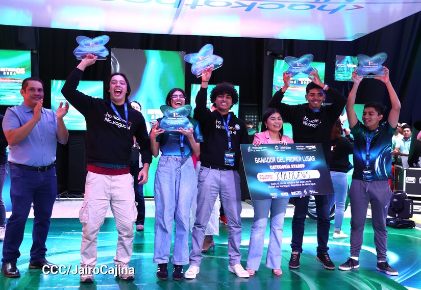 Hackathon Nicaragua EntornOS 2024 premia a los ganadores de la octava edición