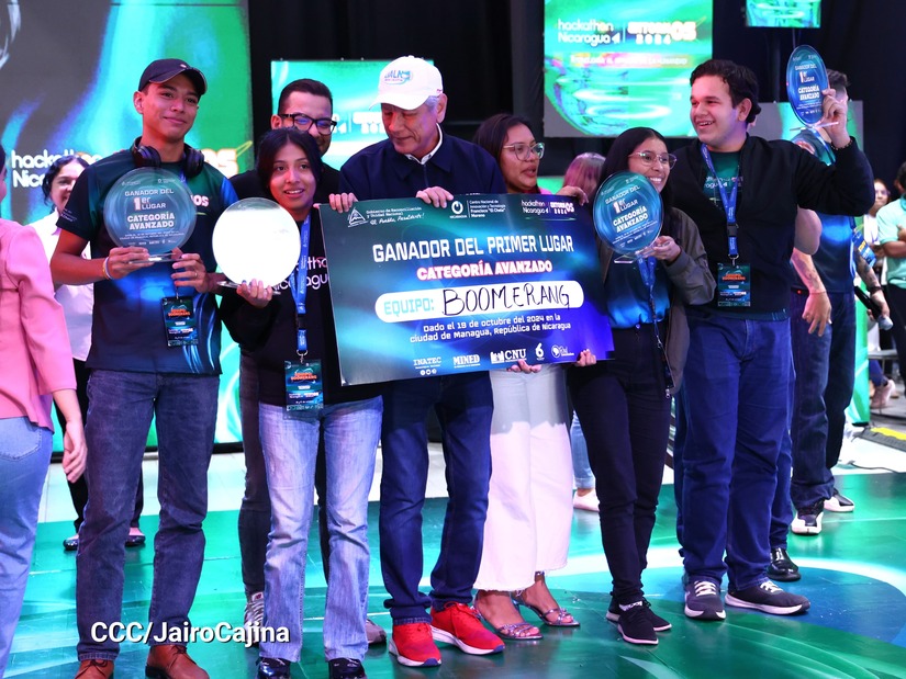 Hackathon Nicaragua EntornOS 2024 premia a los ganadores de la octava edición
