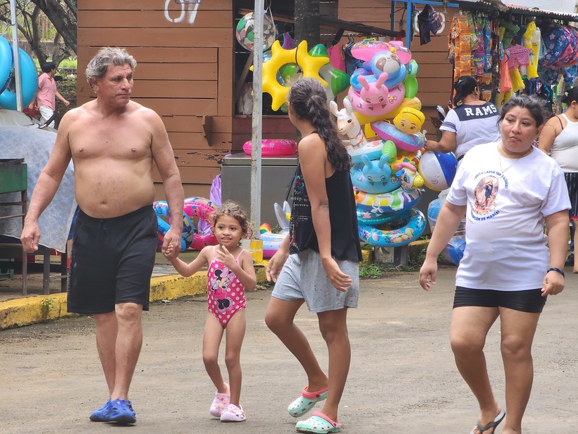 Domingo familiar en el Centro Recreativo Xilonem, el favorito de muchos capitalinos