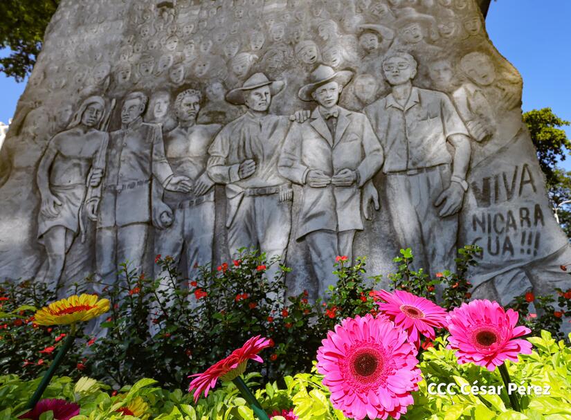 Juventud Sandinista coloca ofrendas florales en homenaje al General Benjamín Zeledón 