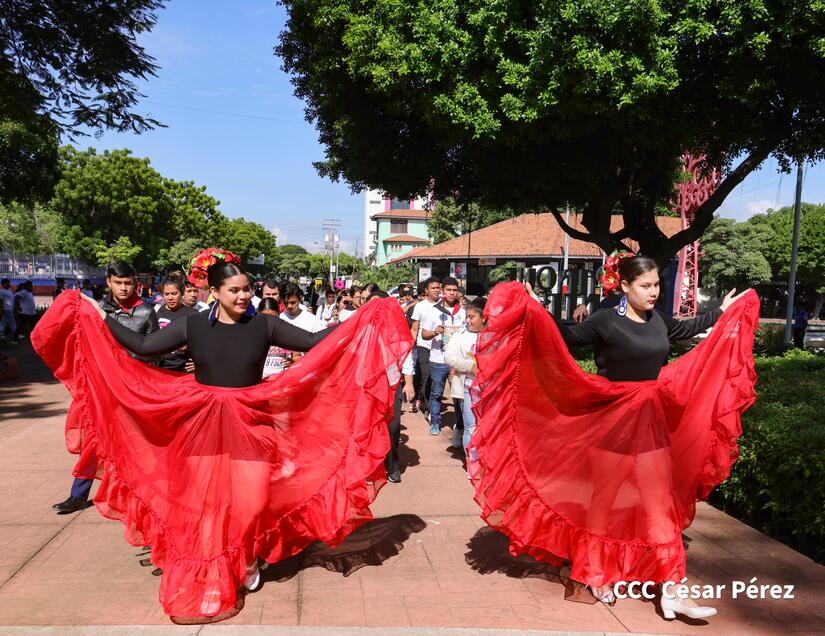 Juventud Sandinista coloca ofrendas florales en homenaje al General Benjamín Zeledón 