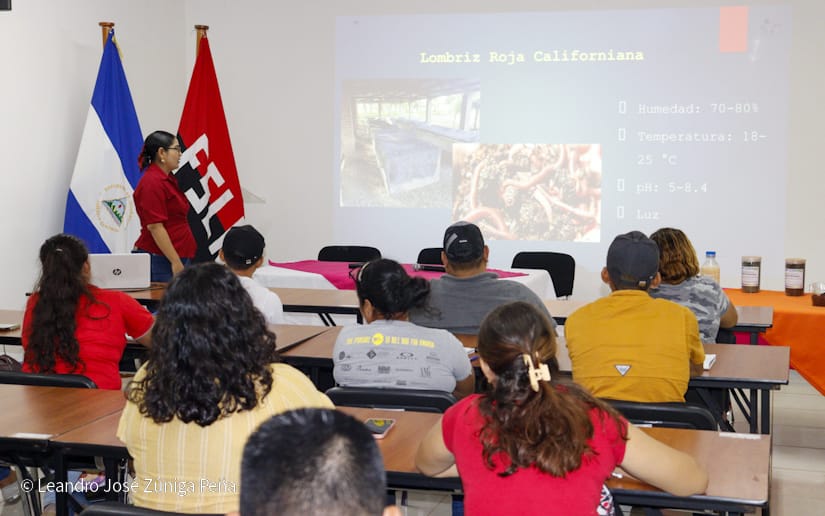 Estudiantes de la Universidad Agraria se capacitan sobre el manejo sostenible de los suelos