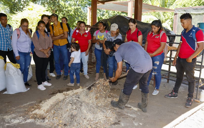 Estudiantes de la Universidad Agraria se capacitan sobre el manejo sostenible de los suelos