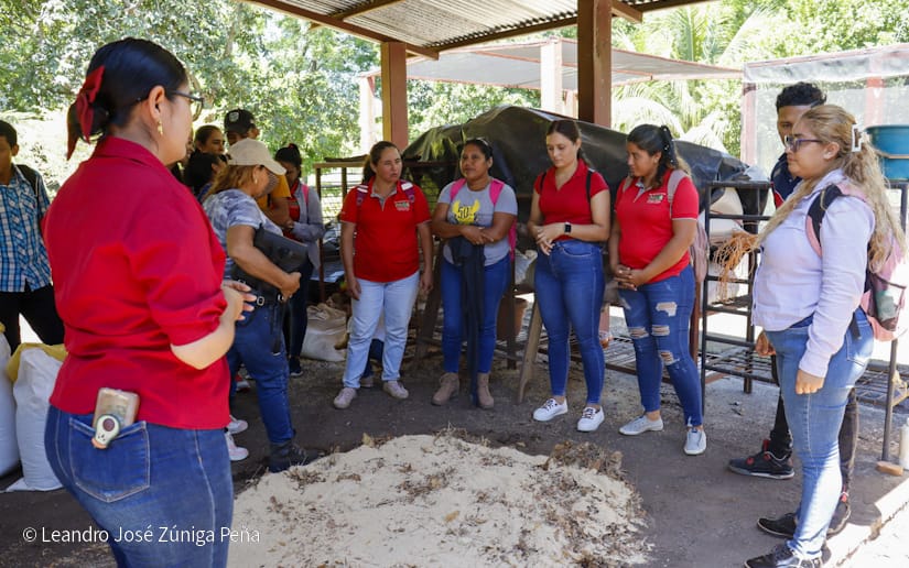 Estudiantes de la Universidad Agraria se capacitan sobre el manejo sostenible de los suelos