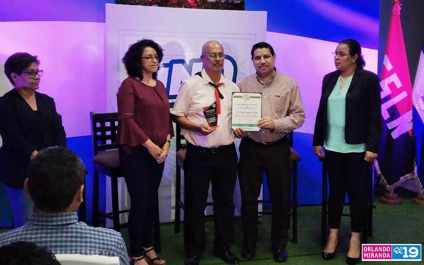 UNA reconoce a docente que alcanzó primer lugar en concurso de investigación a nivel Latinoamericano y del Caribe
