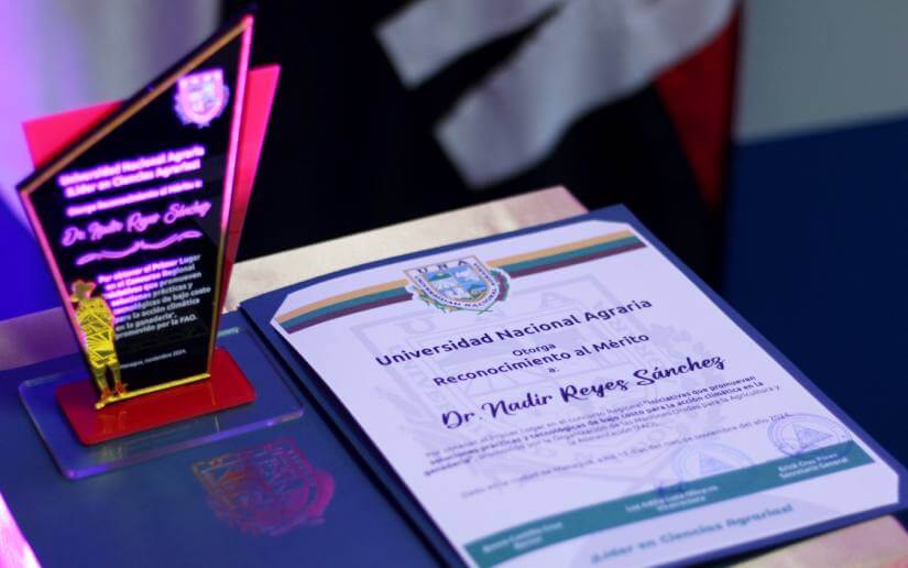 UNA reconoce a docente que alcanzó primer lugar en concurso de investigación a nivel Latinoamericano y del Caribe
