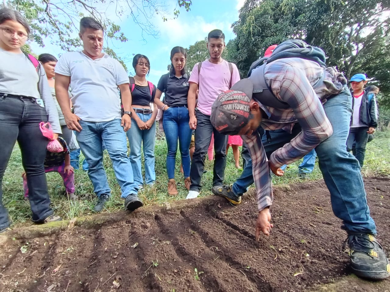 Productores de Masatepe conocen técnicas de selección de semillas para el establecimiento de viveros