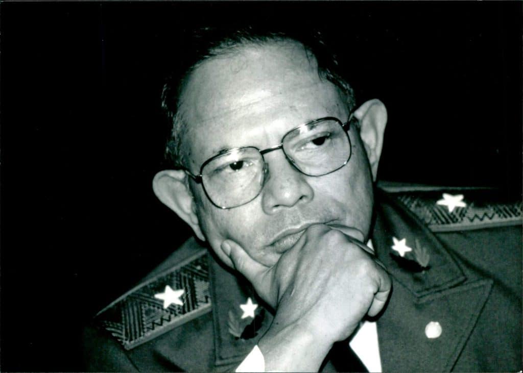 Tomás