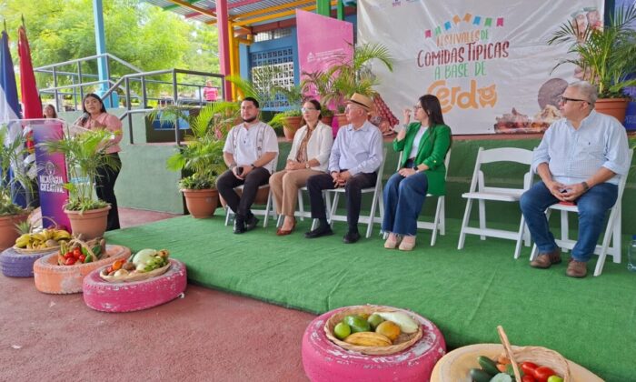 Lanzamiento del festival de comidas típicas a base de cerdo