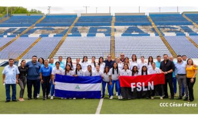 Abanderan a la Selección Nacional de Fútbol Femenino que participara en Premundial