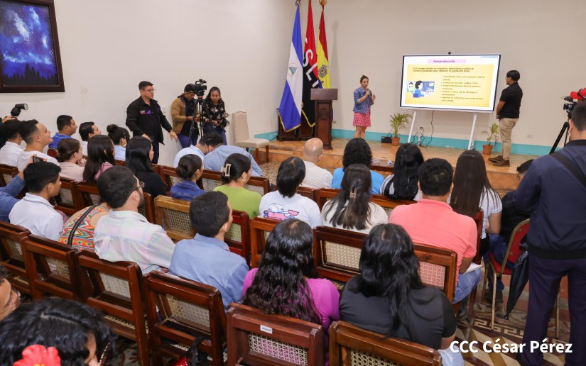 Estudiantes de comunicación de León participan en encuentro de capacitación