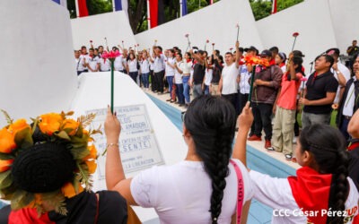 Juventud Sandinista coloca flores en el Mausoleo del Comandante Carlos Fonseca Amador “Padre de la Revolución”