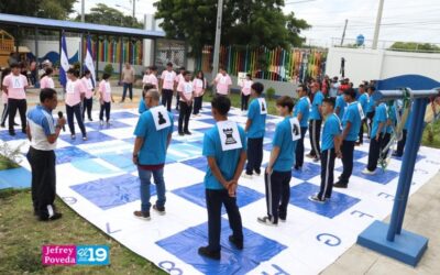 Docentes y estudiantes protagonizan exhibición de tablero humano en torneo de Ajedrez