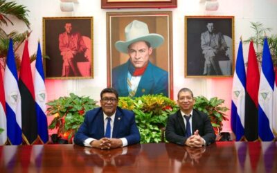 Embajador de Indonesia presenta copias de estilo