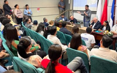 Compañero Abraham Istillarte Comparte Experiencias con Estudiantes de la UAM