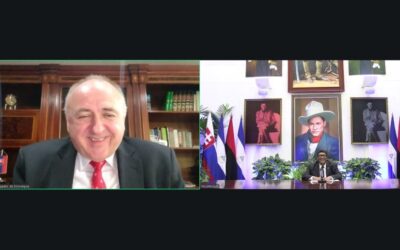 Embajador de la República Eslovaca entrega copias de estilo en Nicaragua