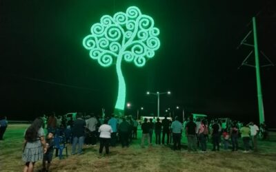 Rotonda Chilamatillo brilla con la encendida del Árbol de la Vida