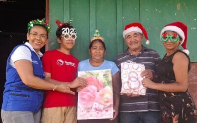 Servidores públicos del Ministerio de la Familia visitan a madres de Héroes y Mártires