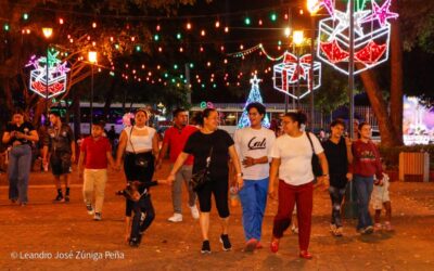 Miles de familias disfrutan del ambiente navideño en la Avenida de Bolívar a Chávez