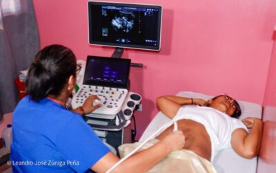 Feria de salud atiende a embarazadas en el Centro de la Mujer doctora Ligia Altamirano