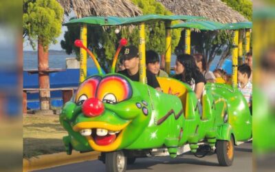 Familias Disfrutan de un Domingo de Diversión en el Puerto Salvador Allende