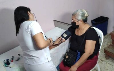 Familias del barrio Tierra prometida reciben atención médica