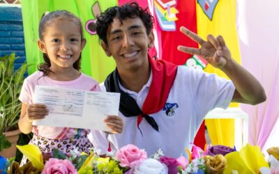 Más de 300 niños del colegio 14 de septiembre reciben el bono presidencial