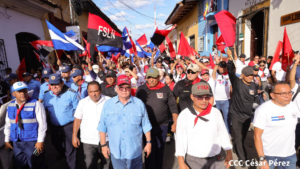 Caminata victoriosa honra la histórica liberación del Fortín de Acosasco