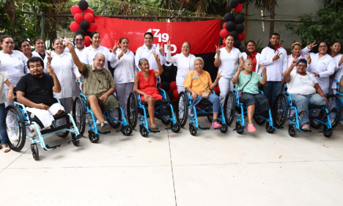 Programa Todos Con Voz entrega sillas de ruedas