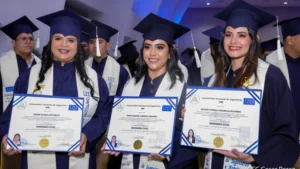 Más Profesionales al Servicio del Desarrollo del país