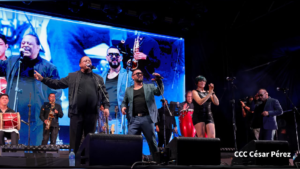 El Rey del Merengue cumple: Wilfrido Vargas hace bailar a los nicaragüenses
