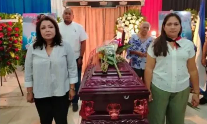 Honramos con Amor y Cariño Eddis