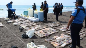 Fuerza Naval incauta media tonelada de cocaína en Playa Salamina, Villa El Carmen