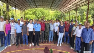 Reunión con autoridades municipales, productores, ganaderos y miembros de cooperativas 