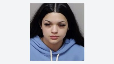 Mujer investigada por muerte de dos jóvenes en redes sociales