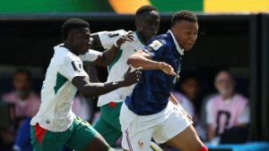Francia debuta ganando y suma sus primeros tres puntos