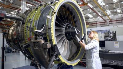 Avanza el Superjet: Rusia comienza fabricación masiva de sus motores