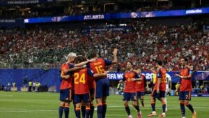 España derrota a Uruguay y asegura el primer puesto