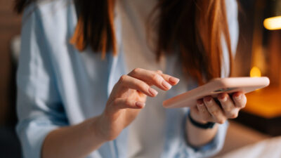 El hábito en redes sociales que podría afectar su salud mental
