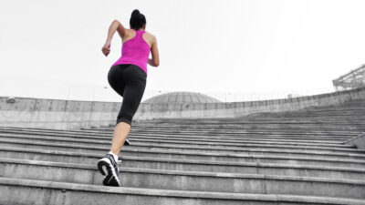 Subir escaleras: el sencillo hábito que puede fortalecer tu corazón