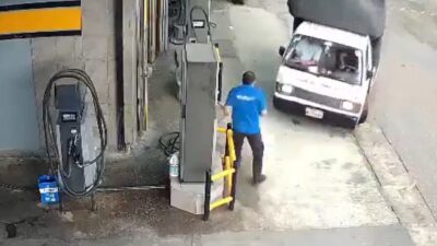 Trabajador escapa por poco de ser arrollado por un camión