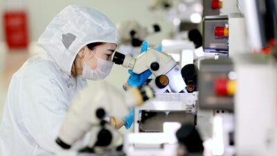 Científicos investigan el vínculo entre las bacterias de la boca y el cáncer de próstata