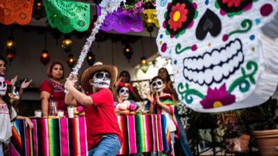 México hace historia con una gigantesca figura que exalta sus tradiciones