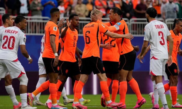 Países Bajos domina y derrota 2-0 a Túnez