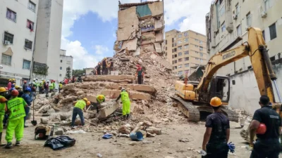 Equipos de rescate continúan labores en Venezuela tras terremotos