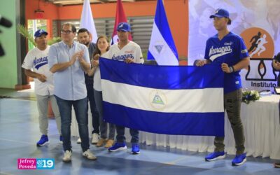 Abanderan a la Selección Nacional de Béisbol U15