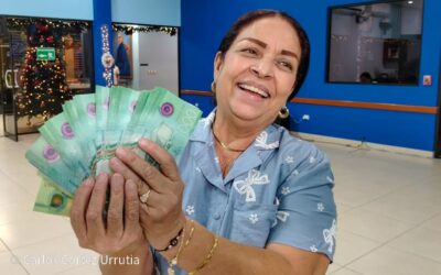 Servidores públicos reciben aguinaldo con ajuste salarial incluido